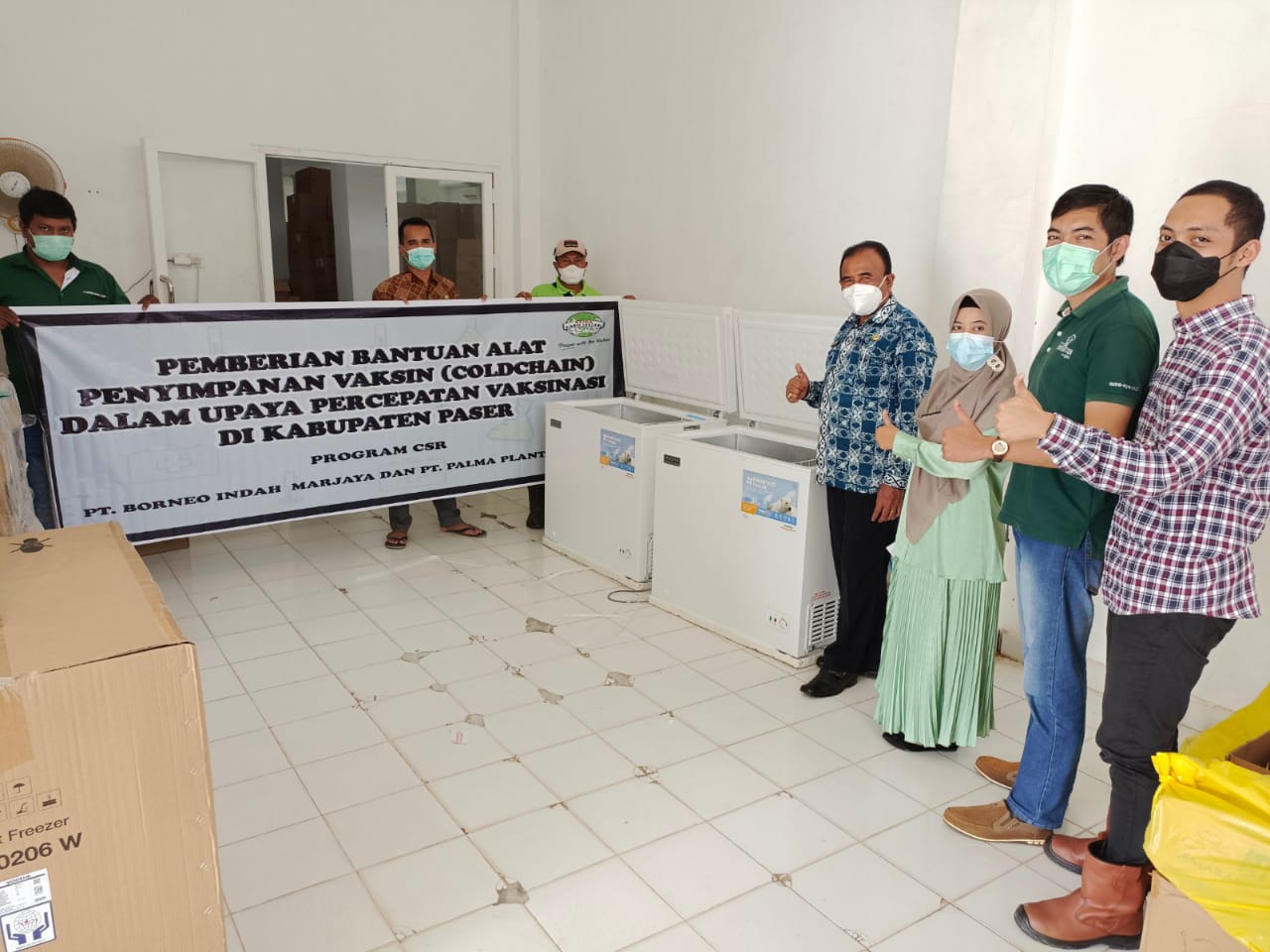 Pemberian bantuan alat penyimpanan vaksin dalam upaya percepatan vaksinisasi di Kabupaten Paser Oleh CSR PT. Borneo Indah Marjaya dan PT. palma Plantasindo