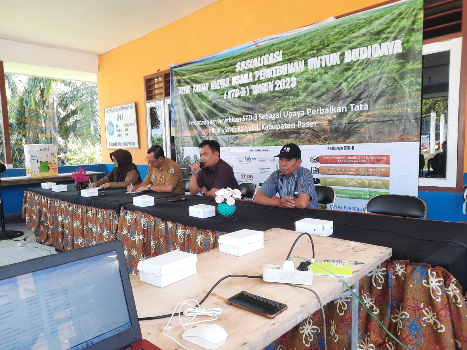 Sosialisasikan  STD-B Ke Pekebun Sawit  Desa Keluang Paser Jaya Kecamatan Kuaro Oleh Disbunak Paser