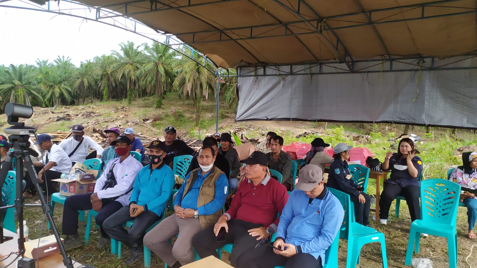 Dinas Perkebunan dan Peternakan Paser Ikuti Tanam Perdana Sawit Serentak  oleh Menteri Pertaniaan
