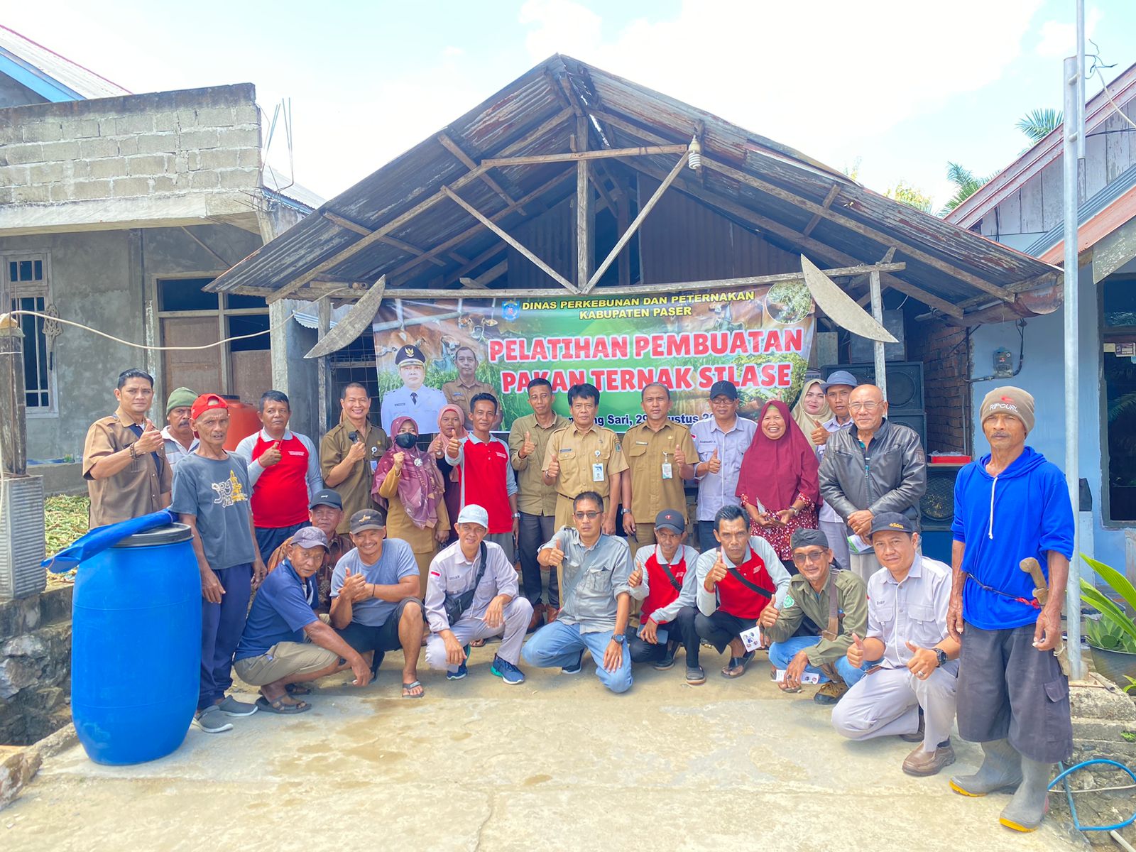 Disbunak Paser Laksanakan Pelatihan Pembuatan Pakan Ternak Silase di Desa Klempang Sari Kecamatan Kuaro