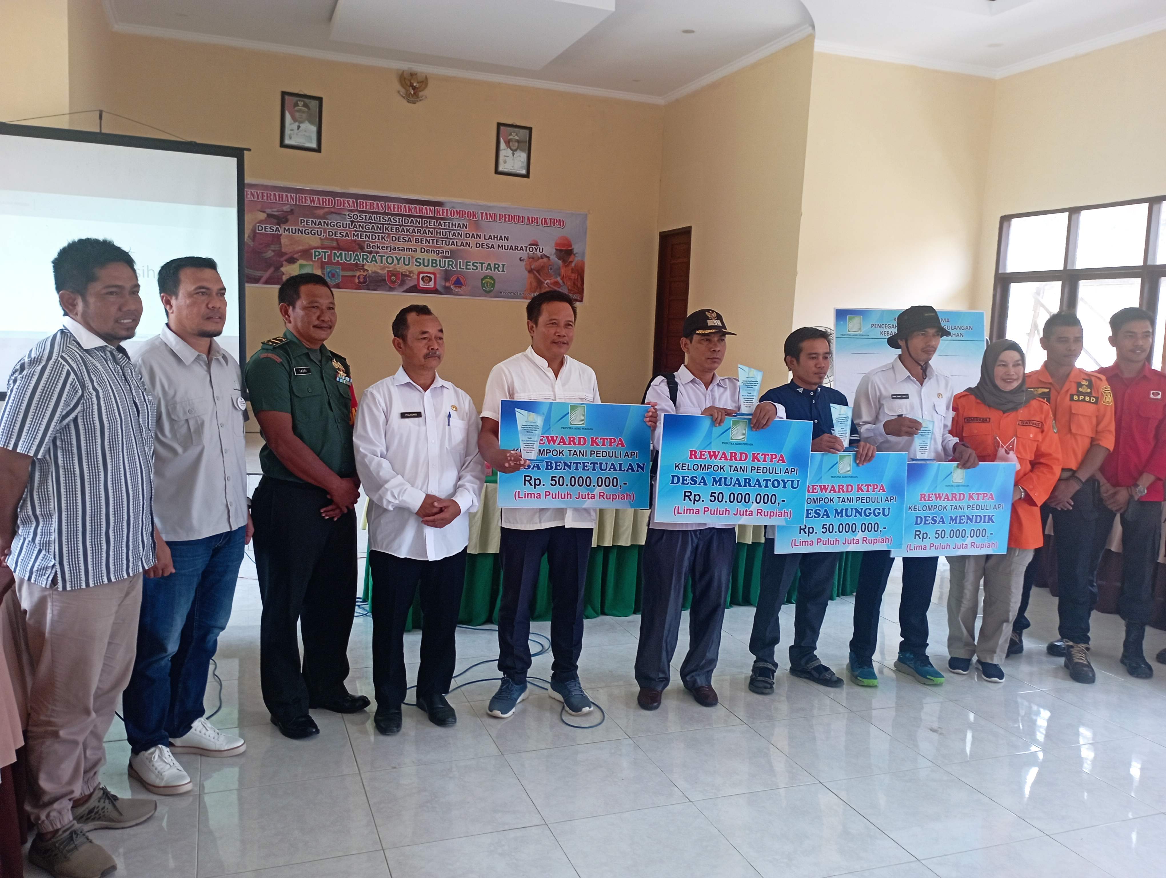 4 Desa di Kabupaten Paser Kecamatan Long Kali menerima Reward Zero Burning